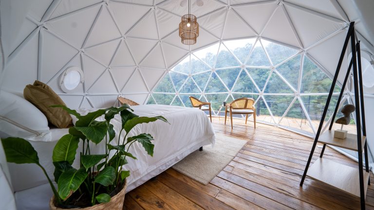 Orgullos ECC innovan con “Kafen Hotel Glamping Experience”